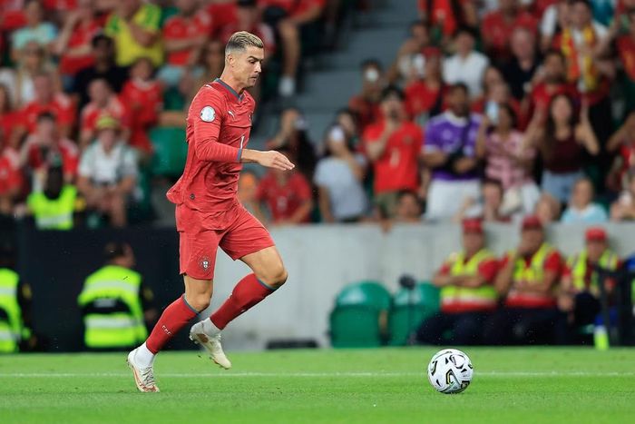 Ronaldo khiến bóng đá Bồ Đào Nha chia rẽ.