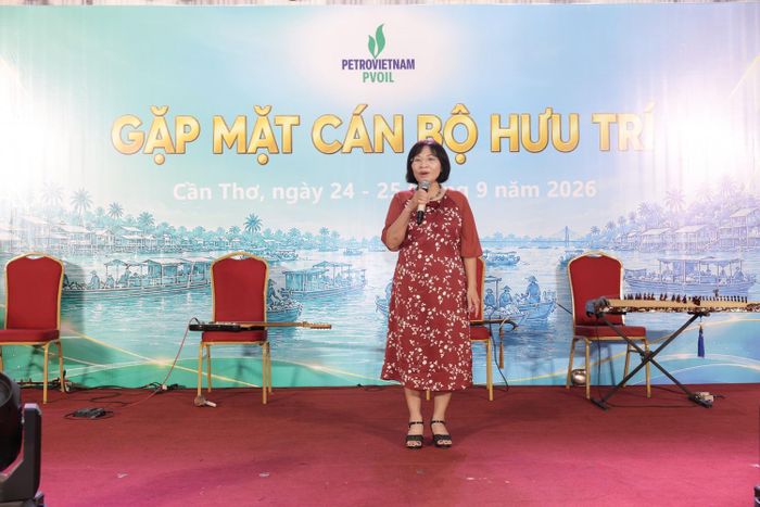 Bà Phạm Thị Lợi - Trưởng Ban Liên lạc hưu trí PVOIL cảm ơn Ban lãnh đạo Tổng công ty đã dành sự quan tâm, chăm lo cho các cán bộ, người lao động đã nghỉ hưu.
