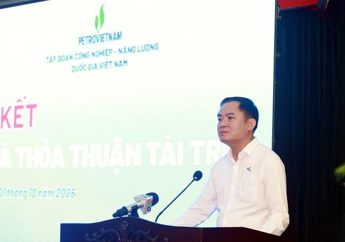 Đồng chí Lê Ngọc Sơn khẳng định, Thành phố là nơi Tập đoàn làm ra nhiều giá trị nhất, đồng thời cũng sẽ là nơi PETROVIETNAM thể hiện trách nhiệm rõ nhất.