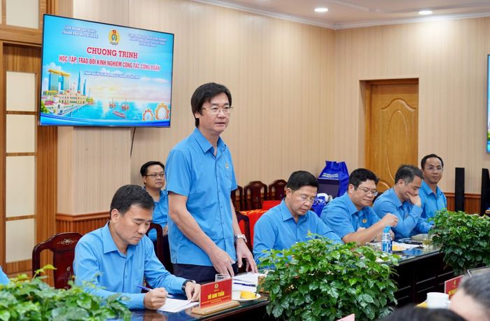 Ông Nguyễn Mạnh Kha, Chủ tịch Công đoàn Petrovietnam, phát biểu tại buổi làm việc