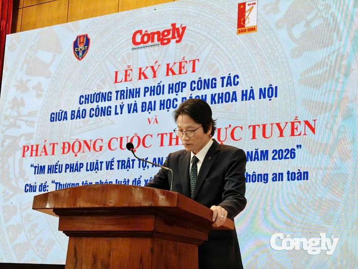 Ông Võ Tuấn Anh, Phó Tổng Biên tập Báo Công lý, Phó Trưởng ban Thường trực Cuộc thi, phát biểu tại Lễ phát động Cuộc thi trực tuyến “Tìm hiểu pháp luật về trật tự, an toàn giao thông năm 2026”.