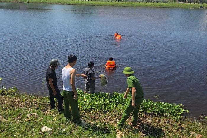 Lật ghe trên sông Sịa, người đàn ông ngừng thở được cứu sống.