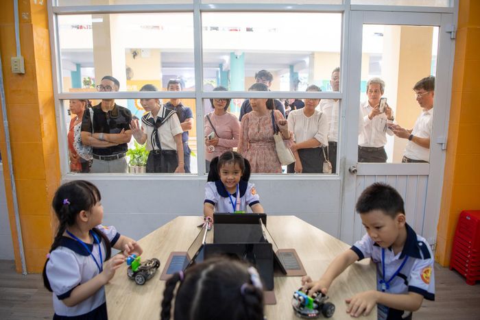 Học sinh TPHCM trong ngày đầu năm học mới. Ảnh: Tuấn Hùng