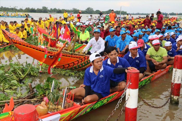 Giải đua ghe Ngo trong khuôn khổ Ngày hội Văn hóa, Thể thao và Du lịch đồng bào Khmer tỉnh An Giang, vào dịp Lễ hội Oóc Om Bóc năm 2025. Ảnh tư liệu