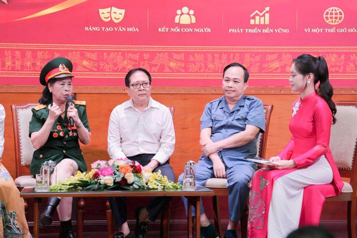Các chuyên gia, nhà nghiên cứu, doanh nhân phát biểu trong chuyên đề tại chương trình