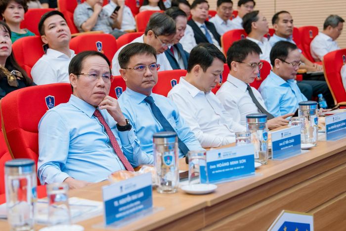 Phó Thủ tướng Chính phủ Lê Tiến Châu dự trực tiếp hội nghị giáo dục đại học tại điểm cầu Trường ĐH Nguyễn Tất Thành, TPHCM. Ảnh: NN