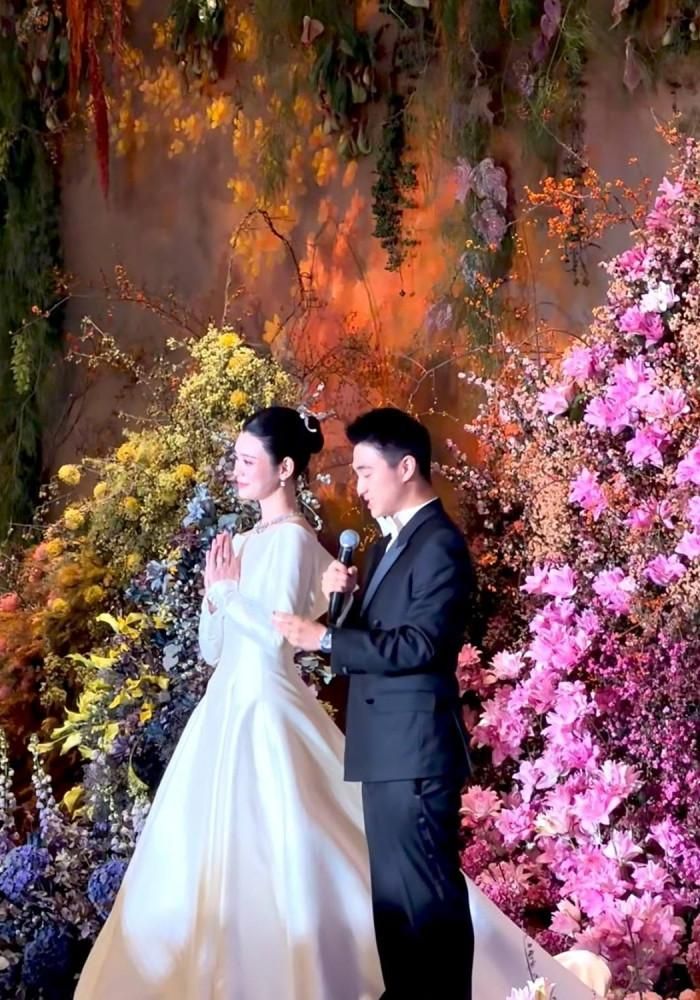 Hề Mộng Dao hạnh phúc bên chồng sau nhiều năm gắn bó. 
