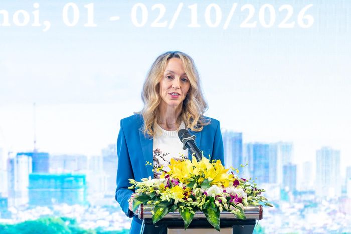 Phó Đại sứ Mỹ tại Việt Nam Courtney Beale