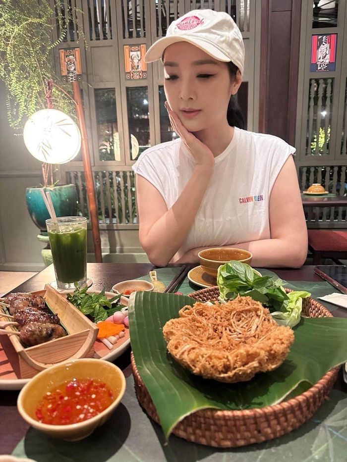 Ăn tối thịnh soạn sau khi đạp xe thể dục 2km, hoa hậu Giáng My tự nhận "lúc nào cũng là Giáng My mũm mĩm".