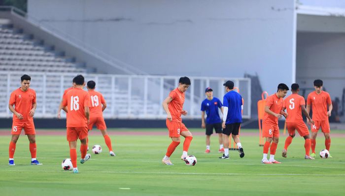 Nhiệm vụ ghi bàn được HLV Kim Sang Sik giao cho Đình Bắc, Hai Long, Minh Hoàng...