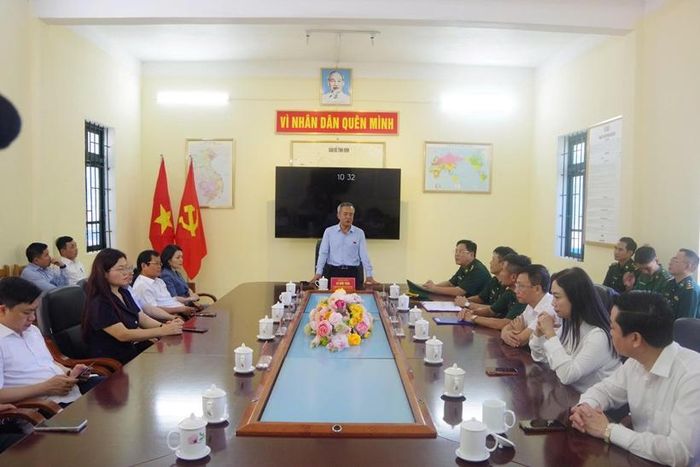 Đồng chí Lê Đức Thái, Bí thư Tỉnh ủy Thanh Hóa kiểm tra công tác sẵn sàng chiến đấu, quản lý, bảo vệ biên giới tại Đồn Biên phòng Bát Mọt.
