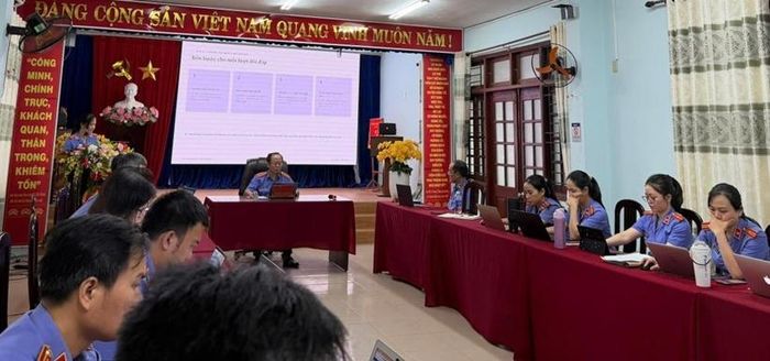  VKSND khu vực 1, TP Đà Nẵng tổ chức tọa đàm báo cáo kết quả tham gia xét xử các vụ án hình sự và tổ chức phiên tòa hình sự rút kinh nghiệm.