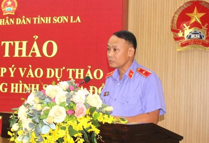 Đồng chí Vũ Trung Thành, Viện trưởng VKSND tỉnh Sơn La phát biểu tại Hội thảo.