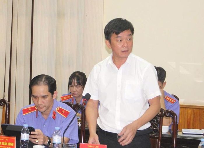 Đồng chí Hoàng Xuân Thủy, Phó Chánh án TAND tỉnh Sơn La phát biểu.