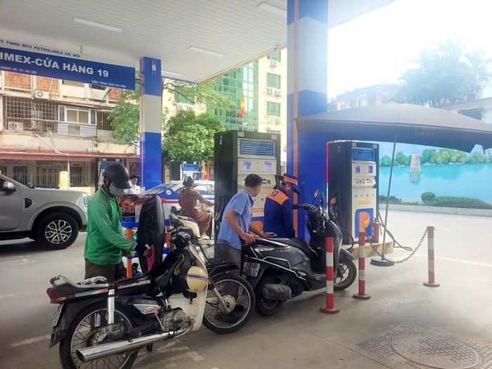  Việc xây dựng Nghị định nhằm tiếp tục hoàn thiện khung pháp lý về kinh doanh xăng dầu, bảo đảm an ninh năng lượng quốc gia. (Ảnh minh họa: Nguyễn Anh)