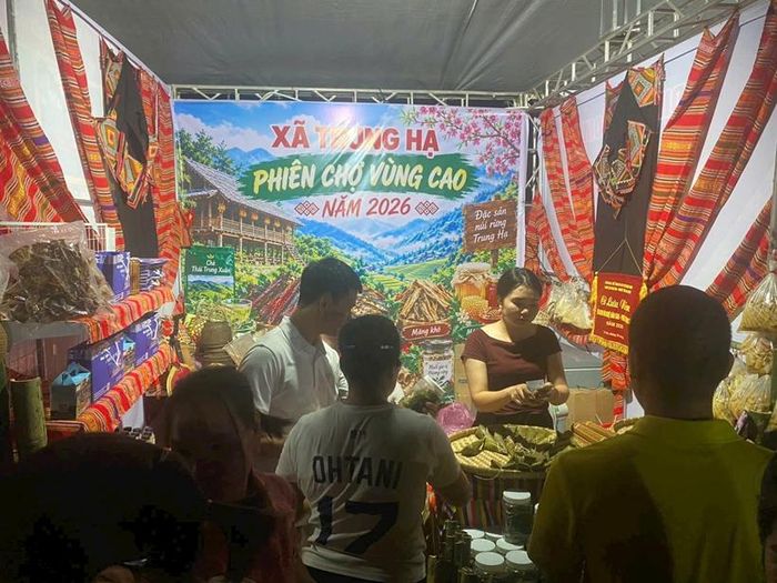  Nhiều sản phẩm OCOP, đặc sản địa phương được giới thiệu đến người dân và du khách.