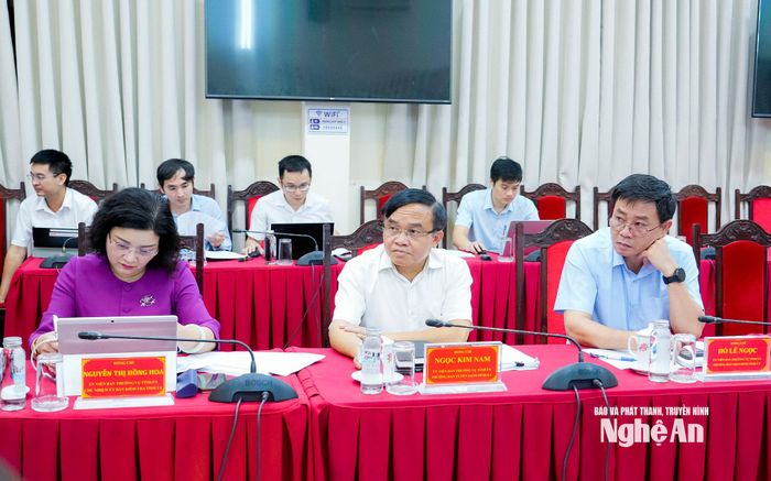 Các đồng chí Ủy viên Ban Thường vụ Tỉnh uỷ dự phiên họp. Ảnh: Phạm Bằng