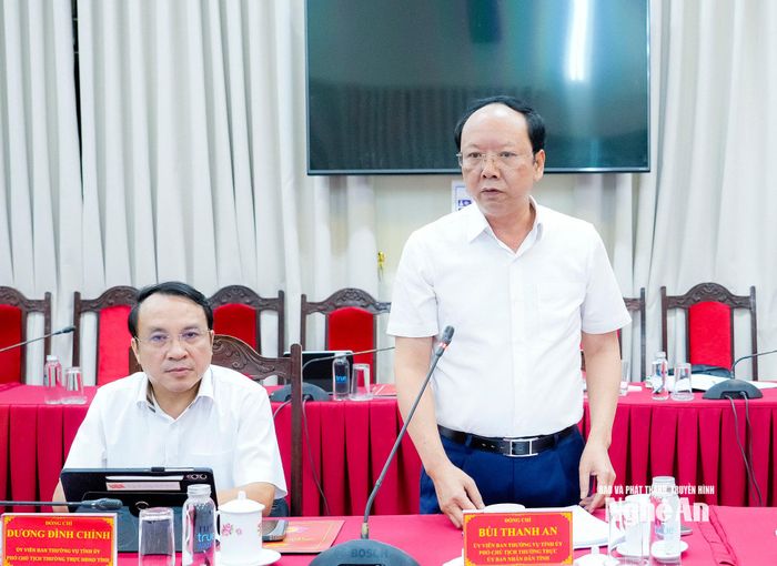 Ủy viên Ban Thường vụ Tỉnh ủy, Phó Chủ tịch Thường trực UBND tỉnh Bùi Thanh An phát biểu tại phiên họp. Ảnh: Phạm Bằng