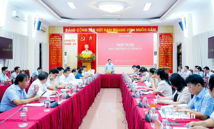 Quang cảnh phiên họp Ban Thường vụ Tỉnh uỷ. Ảnh: Phạm Bằng