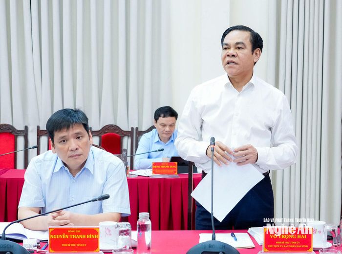 Phó Bí thư Tỉnh ủy, Chủ tịch UBND tỉnh Võ Trọng Hải phát biểu tại phiên họp. Ảnh: Phạm Bằng