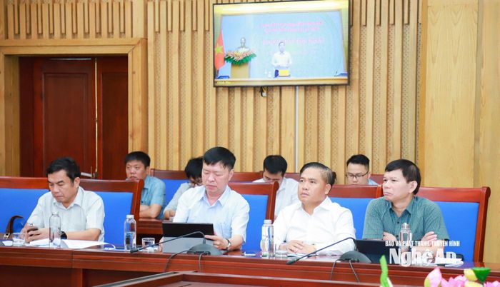 Các đại biểu dự phiên họp tại điểm cầu UBND tỉnh Nghệ An. Ảnh: Thành Duy