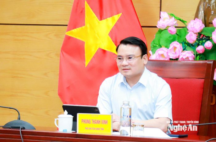 Đồng chí Phùng Thành Vinh - Ủy viên Ban Chấp hành Đảng bộ tỉnh, Phó Chủ tịch UBND tỉnh chủ trì tại điểm cầu UBND tỉnh Nghệ An. Ảnh: Thành Duy