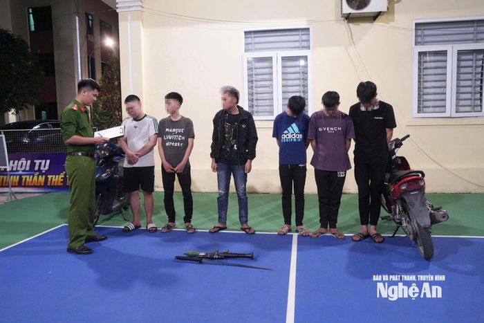 Nhóm đối tượng trong vụ việc. Ảnh: P.T
