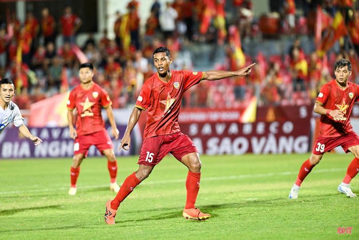 Adou Minh từng là trụ cột của Hồng Lĩnh Hà Tĩnh mùa giải 2024/2025.
