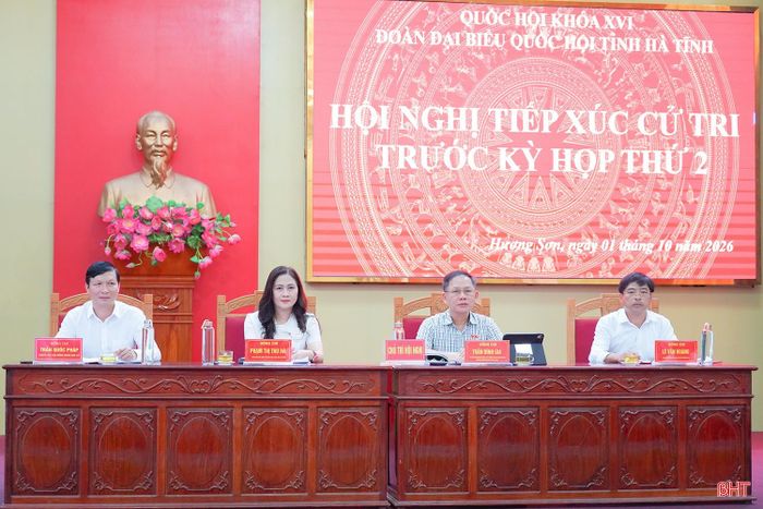 Các đồng chí chủ trì hội nghị.