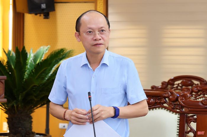 Đồng chí Nguyễn Hồng Lĩnh - Phó Bí thư Thường trực Tỉnh ủy, Chủ tịch HĐND tỉnh tham gia ý kiến tại cuộc họp.