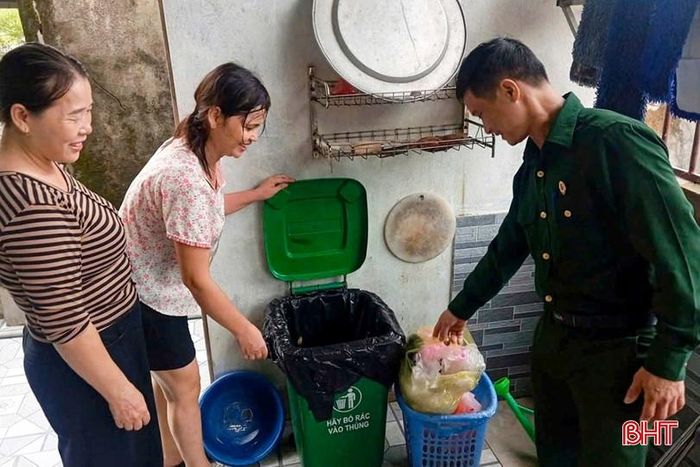 Người dân thôn Thạch Hải, xã Thạch Khê chủ động thực hiện phân loại rác tại nguồn.