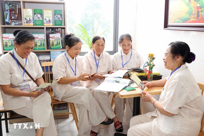 Xã Phúc Thịnh (Hà Nội) nâng cao chất lượng chăm sóc người cao tuổi tại cộng đồng. (Ảnh: Văn Điệp/TTXVN)