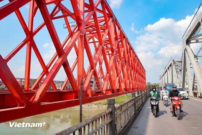 Cầu Đuống mới được kỳ vọng sẽ góp phần hoàn thiện mạng lưới giao thông khu vực phía Đông Hà Nội, đồng thời tạo thêm dư địa phát triển đô thị dọc hai bên sông Đuống. (Ảnh: Hoài Nam/Vietnam+)