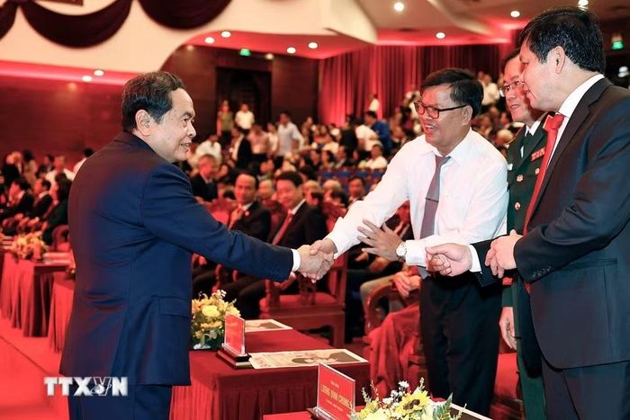 Chủ tịch Quốc hội Trần Thanh Mẫn với đại biểu dự Lễ kỷ niệm. (Ảnh: Doãn Tấn/TTXVN)