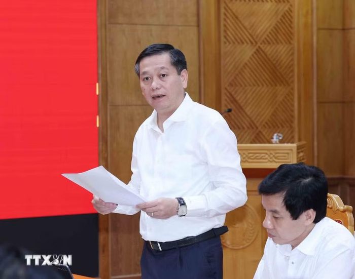 Đồng chí Nguyễn Long Hải, Ủy viên Trung ương Đảng, Phó Bí thư Thường trực Đảng ủy các cơ quan Đảng Trung ương trình bày báo cáo tại hội nghị. (Ảnh: Phương Hoa/TTXVN)