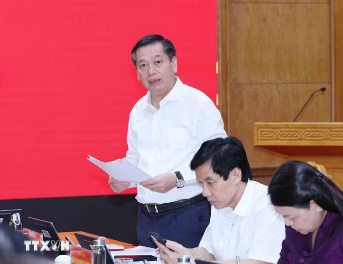 Đồng chí Nguyễn Long Hải, Ủy viên Trung ương Đảng, Phó Bí thư Thường trực Đảng ủy các cơ quan Đảng Trung ương trình bày báo cáo tại hội nghị. (Ảnh: Phương Hoa/TTXVN)