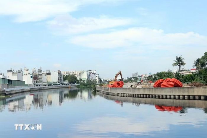 Dự án cải tạo kênh Tham Lương-Bến Cát-rạch Nước Lên đang được Thành phố Hồ Chí Minh triển khai nhằm chỉnh trang đô thị. (Ảnh: Tiến Lực/TTXVN)