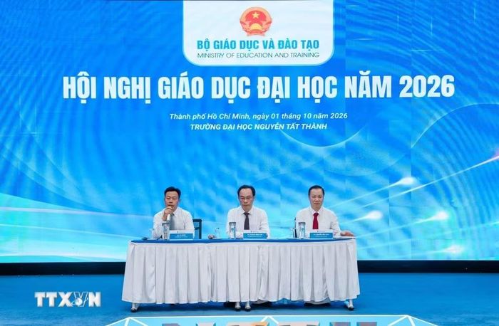 Đại diện lãnh đạo Bộ Giáo dục và Đào tạo điều hành phiên thảo luận tại hội nghị. (Ảnh: Thu Hoài/TTXVN)