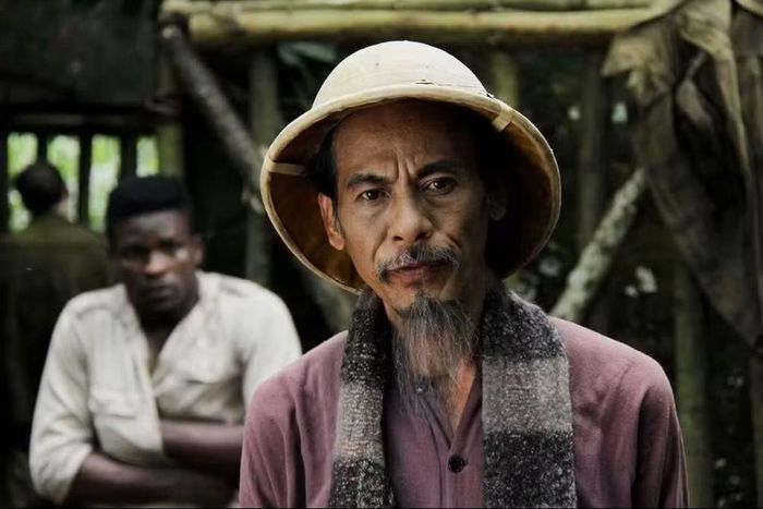 Nghệ sỹ Nhân dân Bùi Bài Bình đảm nhận vai Chủ tịch Hồ Chí Minh trong bộ phim điện ảnh Nhà tiên tri phát hành năm 2015. (Ảnh: Nhà sản xuất)