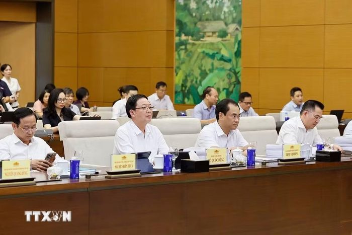 Phó Thủ tướng Chính phủ Hồ Quốc Dũng và đại biểu dự phiên họp. (Ảnh: Doãn Tấn/ TTXVN)