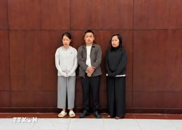 Các đối tượng (từ trái sang phải): Nguyễn Thị Thanh Hoa, Lê Hữu Hoàng, Đặng Thiên Hương. (Ảnh: Bộ Công an)