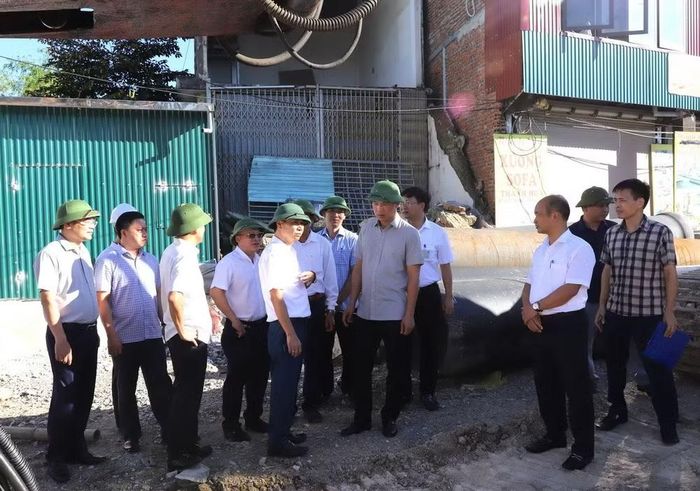 Chủ tịch UBND tỉnh Tô Anh Dũng kiểm tra tiến độ thực hiện dự án mở rộng đại lộ Lê Lợi đoạn từ ngã tư Phú Sơn đến cầu Đống, thành phố Thanh Hóa (cũ). (Nguồn: Cổng thông tin điện tử tỉnh Thanh Hóa)