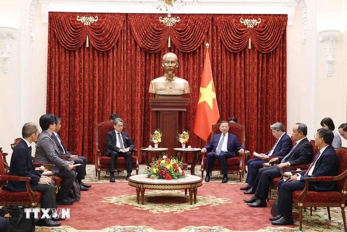 Tổng Bí thư, Chủ tịch nước Tô Lâm tiếp ông Maeda Tadashi, Chủ tịch Hội đồng quản trị Ngân hàng Hợp tác Quốc tế Nhật Bản (JBIC). (Ảnh: Thống Nhất/TTXVN)