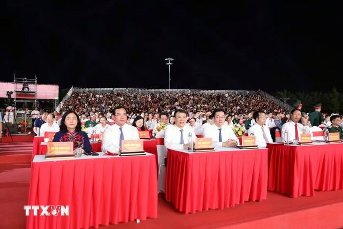 Đồng chí Bùi Thị Minh Hoài, Ủy viên Bộ Chính trị, Bí thư Trung ương Đảng, Chủ tịch Ủy ban Trung ương Mặt trận Tổ quốc Việt Nam và các đại biểu Trung ương tham dự Lễ kỷ niệm. (Ảnh: Thanh Tuấn/TTXVN)