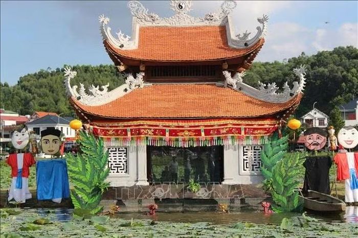 Trình diễn nghệ thuật múa rối nước tại thủy đình hồ Kiếp Bạc trong Lễ hội Côn Sơn, Kiếp Bạc - mùa Thu năm 2026.