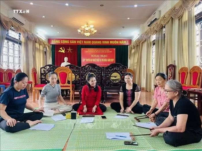 Các học viên tham gia lớp truyền dạy ca trù do Trung tâm Văn hóa, Điện ảnh và Triển lãm (Sở Văn hóa, Thể thao và Du lịch thành phố Hải Phòng) tổ chức tháng 7/2026.