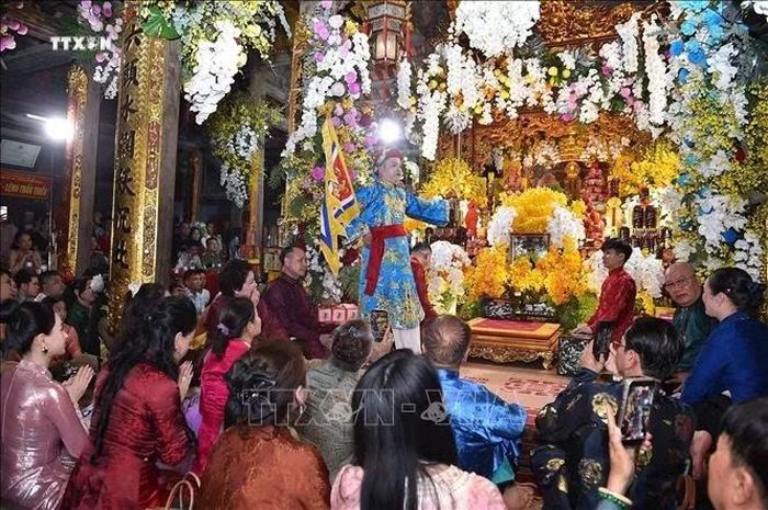 Nghệ nhân ưu tú Đặng Ngọc Anh tham gia Diễn xướng hầu Thánh trong Lễ hội Côn Sơn, Kiếp Bạc - mùa Thu năm 2026.
