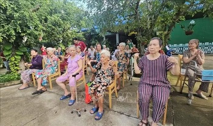 Người cao tuổi được nuôi dưỡng, chăm sóc tại Viện dưỡng lão Tâm An, Thành phố Hồ Chí Minh. Ảnh: Đinh Hằng/TTXVN