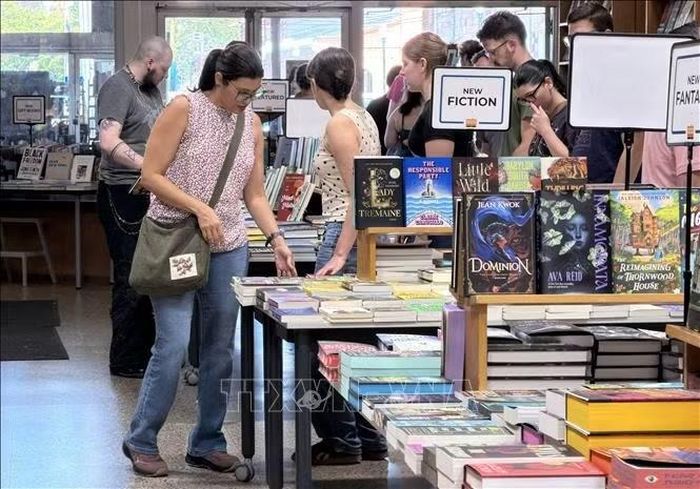 The Midtown Scholar cung cấp nhiều lựa chọn cho độc giả ở các độ tuổi và nhu cầu khác nhau.