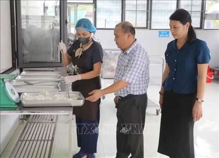 Trường Mầm non Thịnh Vượng, xã Gia Viễn, tỉnh Ninh Bình tạo điều kiện để phụ huynh phối hợp, theo dõi và giám sát, qua đó nâng cao trách nhiệm trong tổ chức bữa ăn cho trẻ.